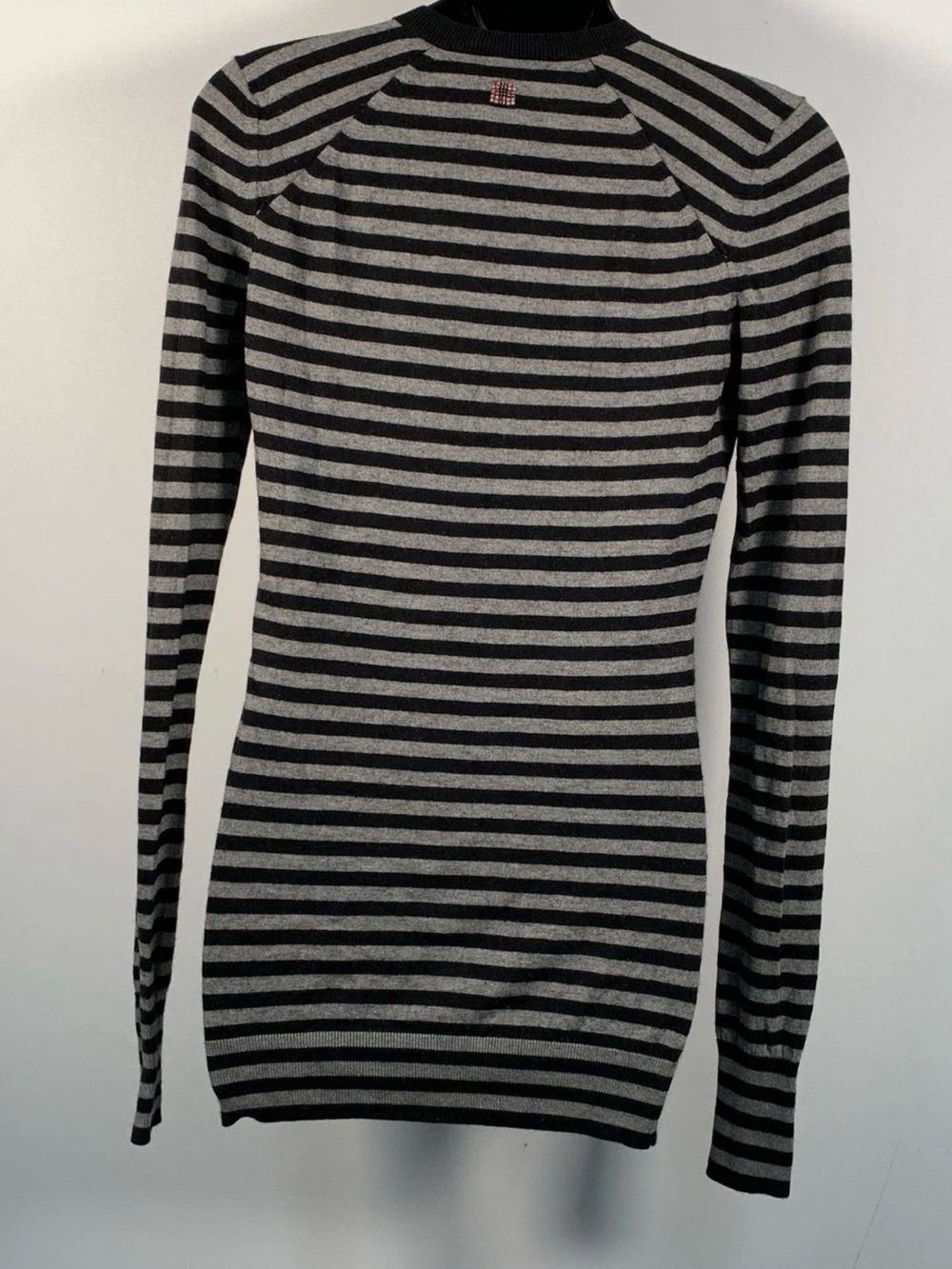 Burberry Black and Gray Striped V-Neck Sweater silk and cashmere size medium - Picture 2 of 6